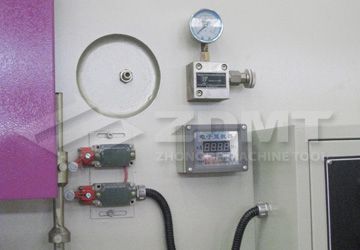 上滑塊行程電動調(diào)節(jié)，數(shù)字顯示.jpg