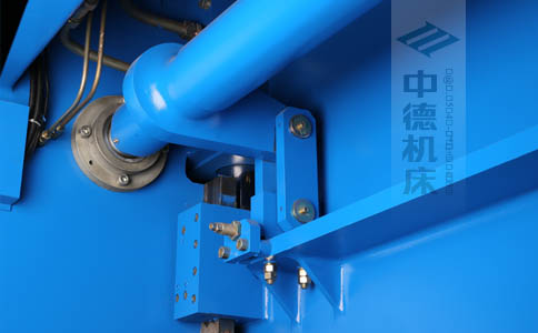 ZDPK-8025配有中德公司最新型扭軸同步裝置，強(qiáng)度高，能調(diào)節(jié)，專利技術(shù).jpg