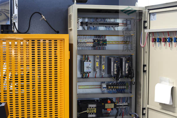 ZDPE8025-ESTUN原廠適配電氣箱總成，抗干擾能力強，電氣運行穩(wěn)定.jpg