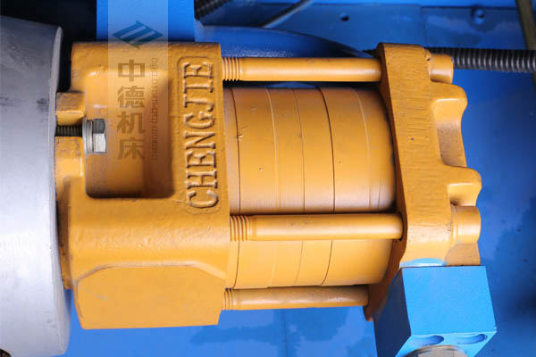 ZDPK-4015采用國(guó)內(nèi)一流品牌電機(jī)及油泵，動(dòng)力強(qiáng)勁，噪音低.jpg